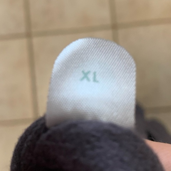 Sweetlegs Clothing Inc. Gray Long-Sleeve Crewneck Sweatshirt XL - Picture 5 of 11